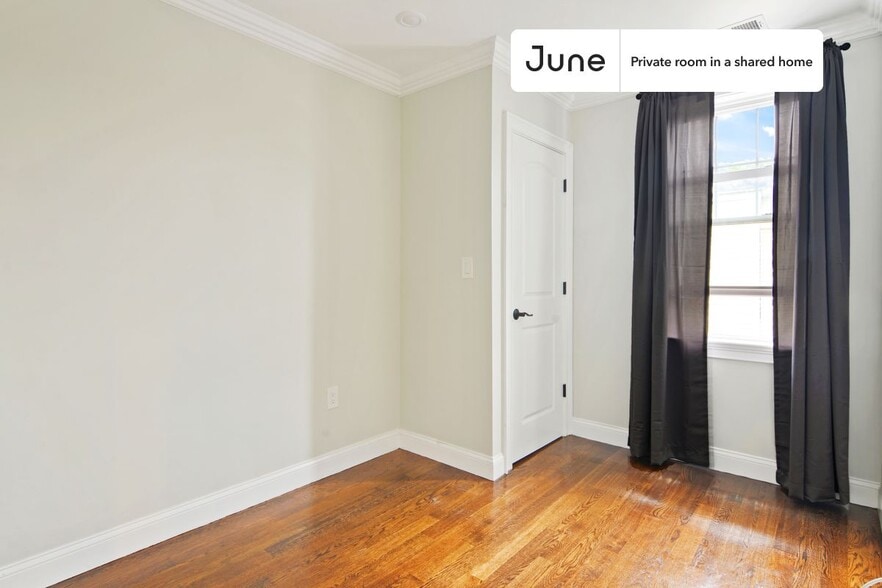 Building Photo - Room in Shared 5 bed/1.5 bath home