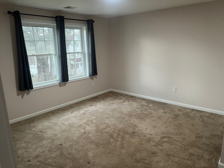 Building Photo - 131 Merrill Ave