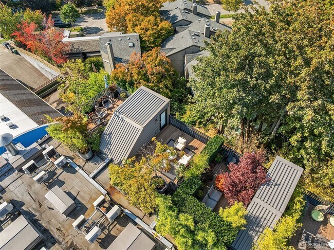 Building Photo - 1Bd/1.5Ba Seattle Condo