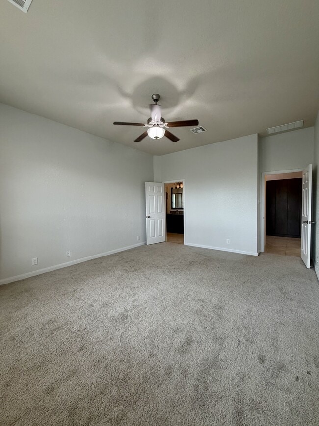 Building Photo - 646 Ridge Lawn Dr