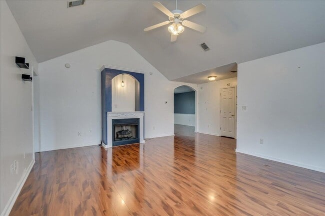 Building Photo - 1327 Apache Tr