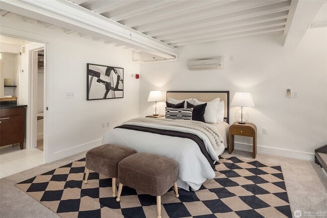 Building Photo - 1Bd/1.5Ba Seattle Condo