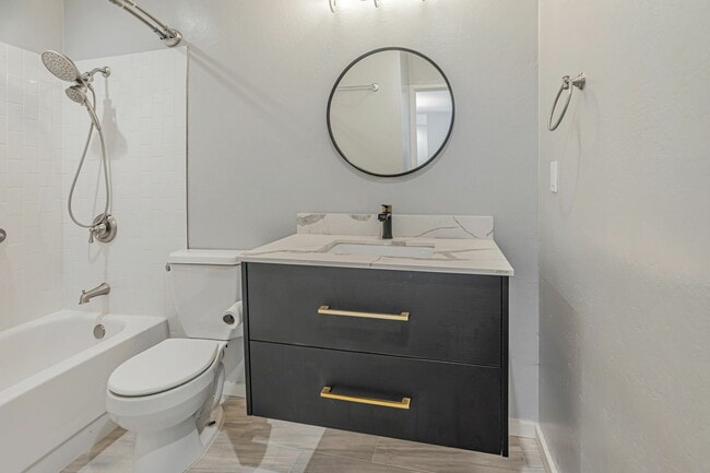 Building Photo - 363 Eden Roc Dr