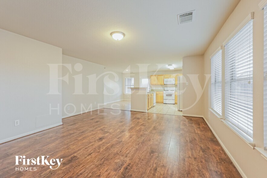 Building Photo - 29311 Legends Hill Dr