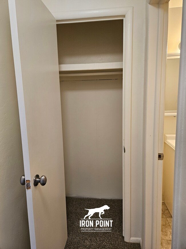 Building Photo - North Boise Duplex w/2 beds, 1bath, W/D, and Covered Parking