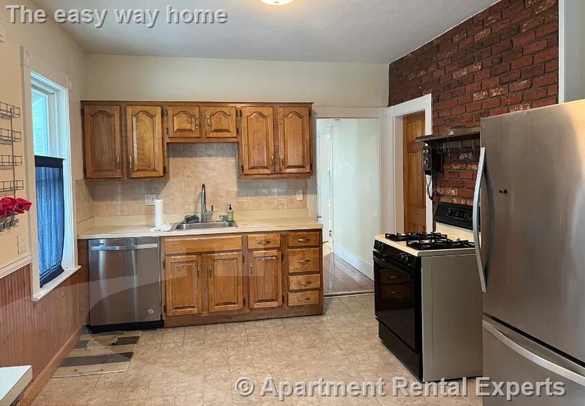 Building Photo - 16 Edward Sullivan Rd