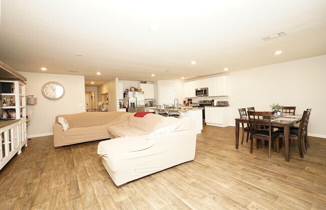 Building Photo - 904 Merganser Way