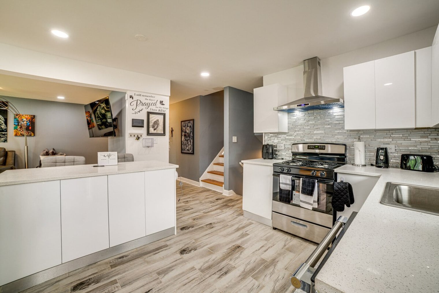 Building Photo - 737 E 157th Pl