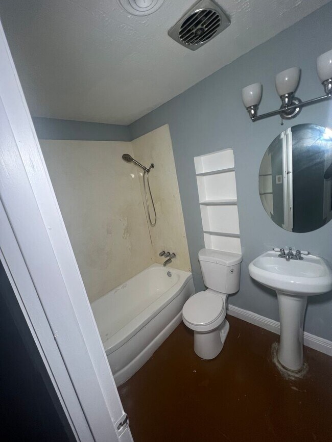Building Photo - Beautiful 4/3 Home in North East Jackson