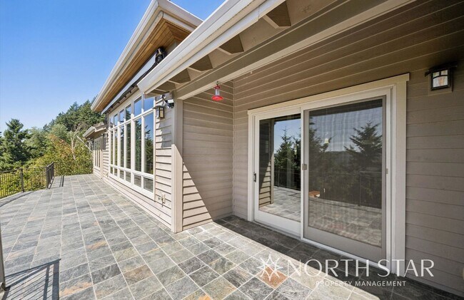 Building Photo - Executive Estate in Atherton Heights with ...