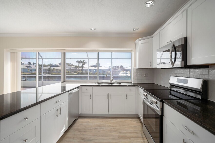 Building Photo - 910 Spindle Palm Way