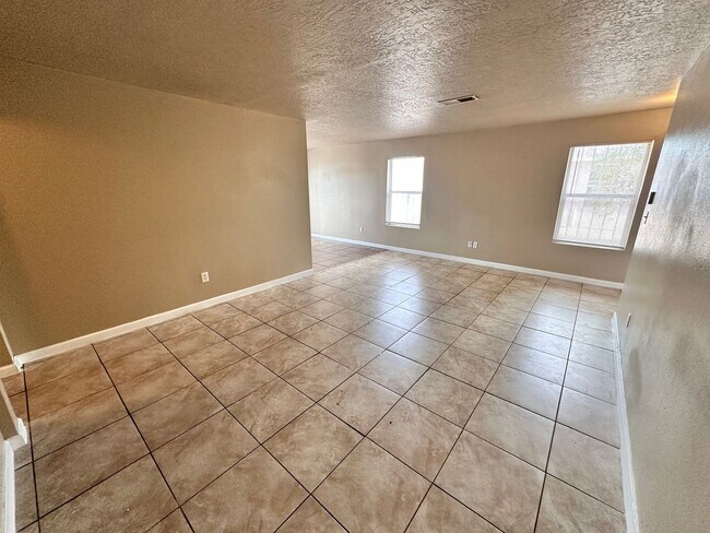 Building Photo - 3 Bedroom 2 Bathroom with 2 Car Garage