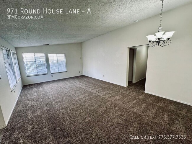 Building Photo - 971 Round House Ln