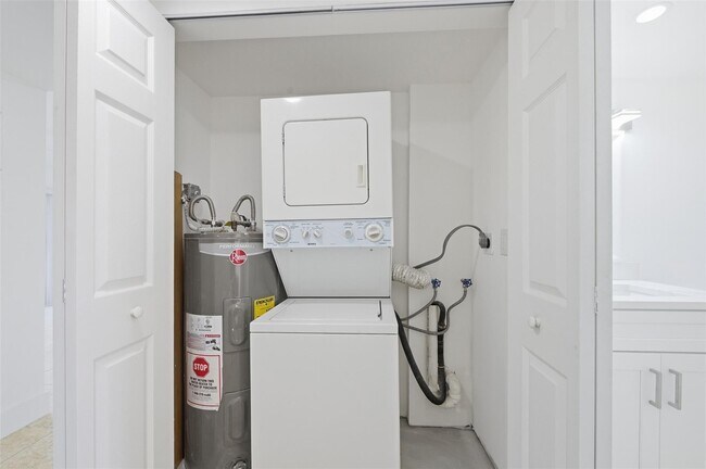 Building Photo - 3228 Coral Ridge Dr