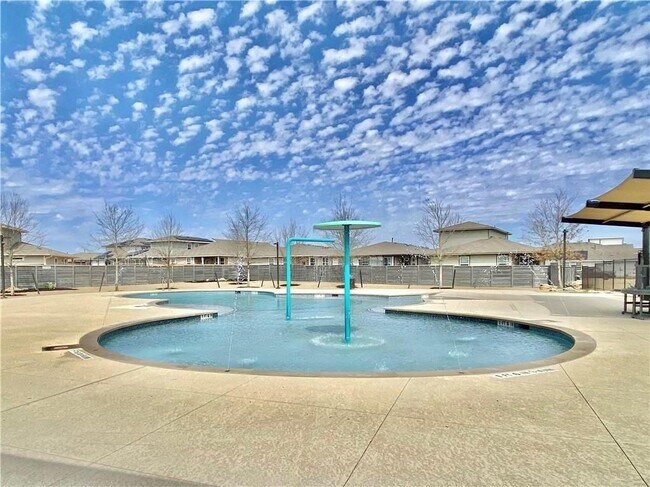 Building Photo - 100 Geminiflora Bend