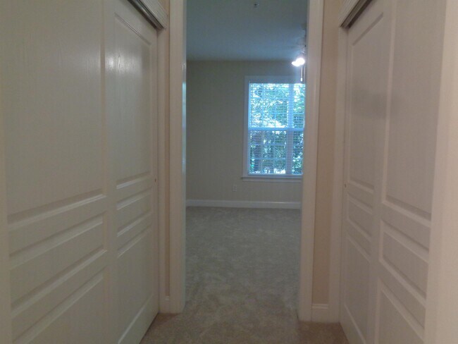 Building Photo - 914 Providence Glen Dr