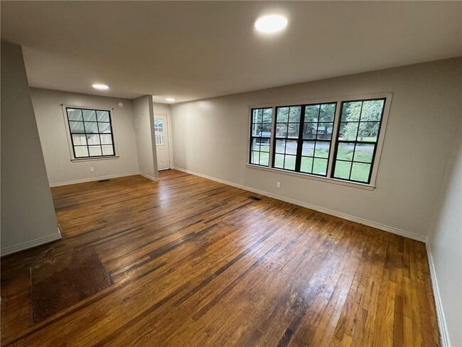 Building Photo - 2613 Old Military Rd