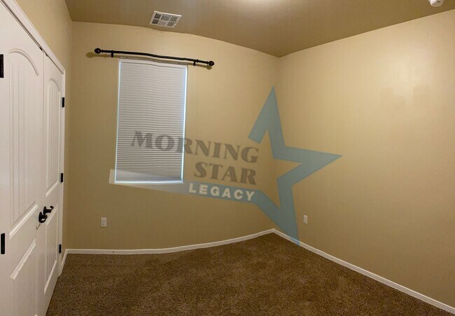 Building Photo - Beautiful 4 bed, 2 bath house move in ready! *military discount offered!