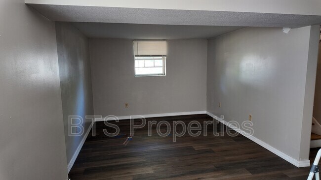 Building Photo - 6345 N Randwick Rd