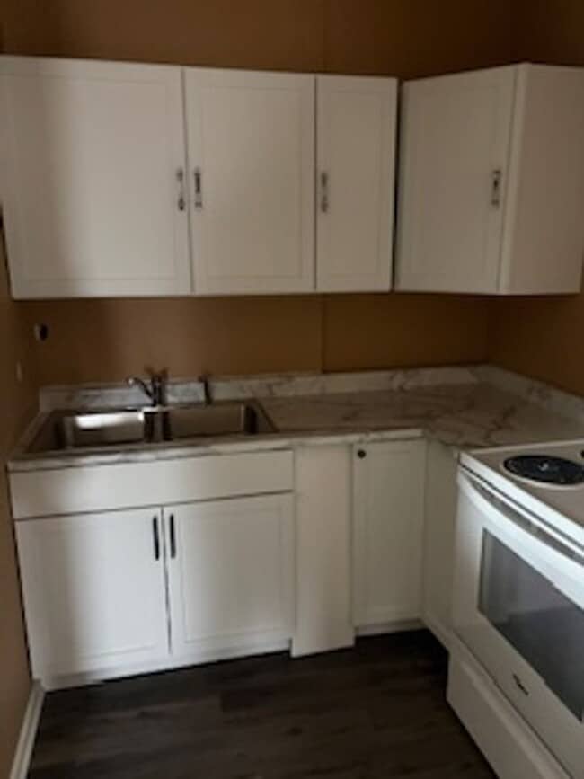 Building Photo - 303 Franklin St