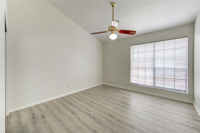 Building Photo - 2121 El Paseo St