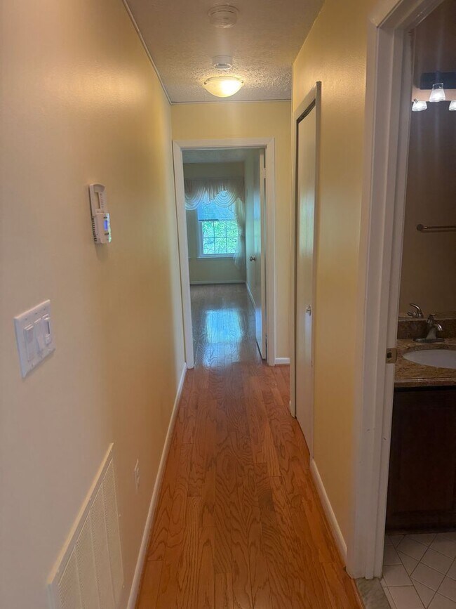 Building Photo - 2101 Woodbox Lane