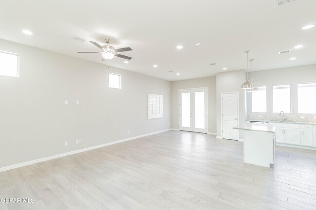 Building Photo - 13815 Paseo De Plata Dr