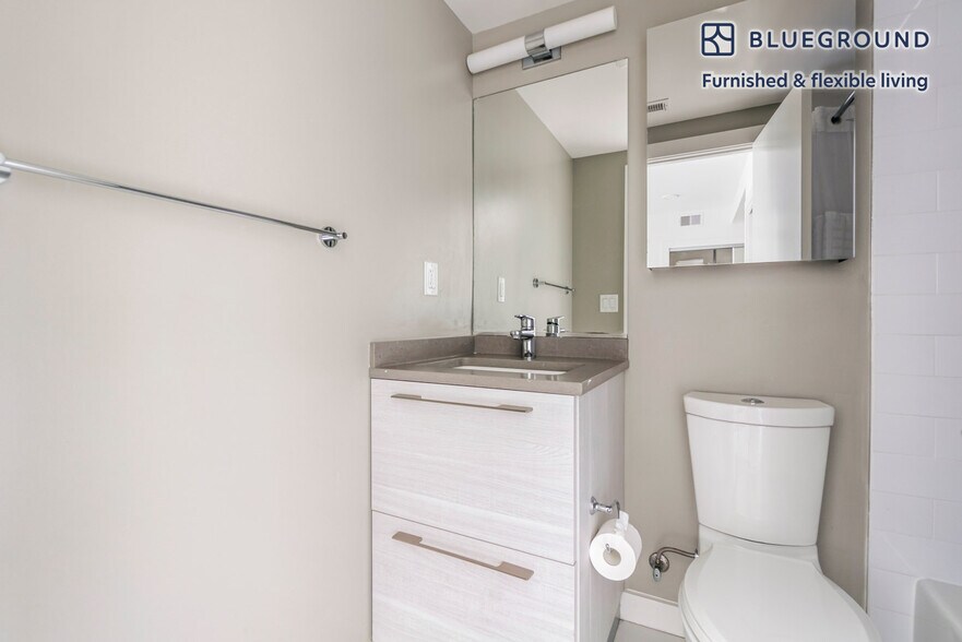 Building Photo - 816 Potomac Ave SE