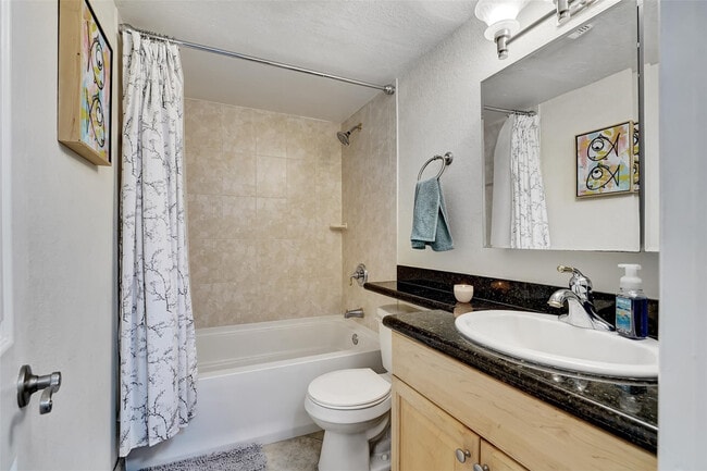 Building Photo - 744 NE 14th Ave