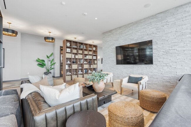 Building Photo - 1212 Demonbreun St