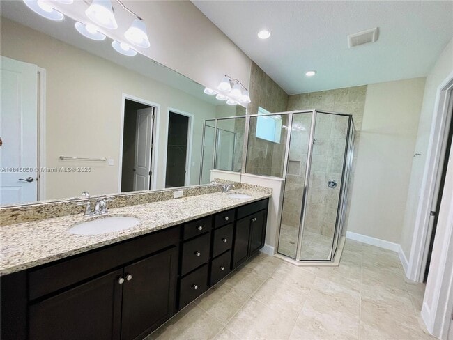 Building Photo - 15180 Wildwood Cir