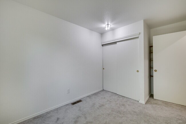 Building Photo - Beautifully Updated 4-Bedroom Home in Sammamish!- AVAILABLE NOW FOR RENT!!