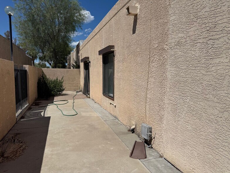 Building Photo - 639 N Richey Blvd