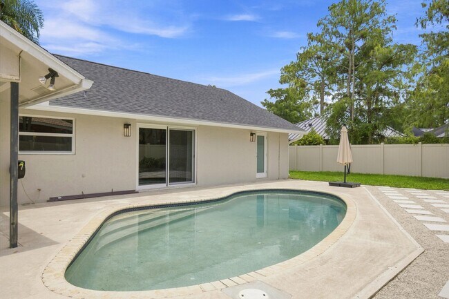Building Photo - 1259 Barnstaple Cir