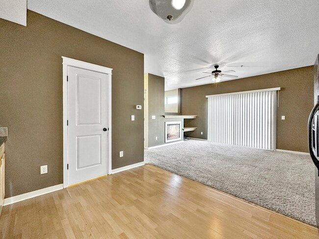 Building Photo - 204 NE Chalet Ln