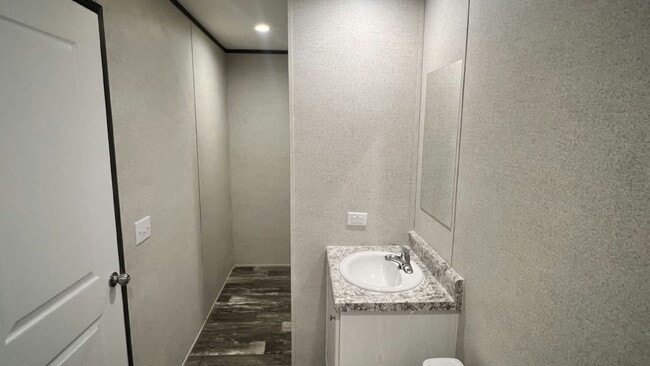 Building Photo - 96 Tower Manor Cir E