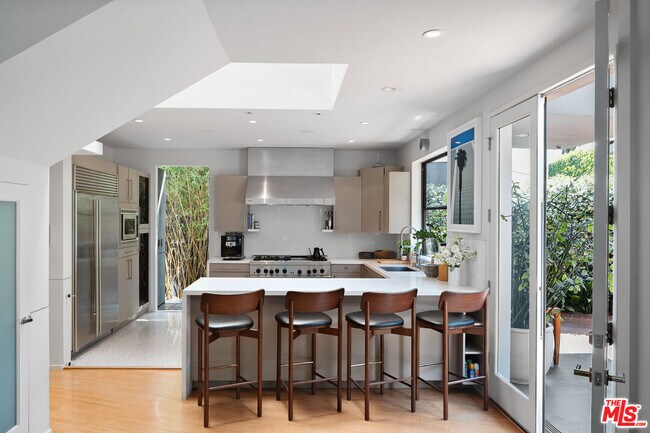 Building Photo - 8735 Dorrington Ave