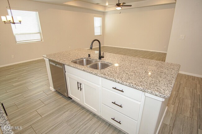 Building Photo - 12993 Tryne Way