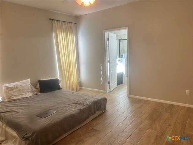 Building Photo - 5623 Blackstone Dr