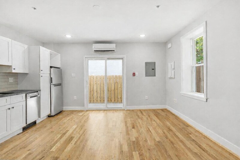 Building Photo - 1916 Poplar St