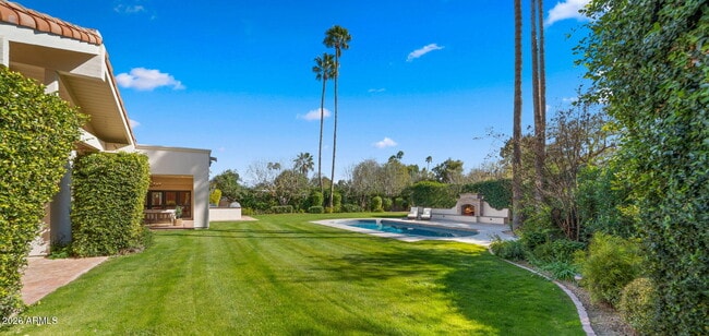 Building Photo - 8501 N Golf Dr