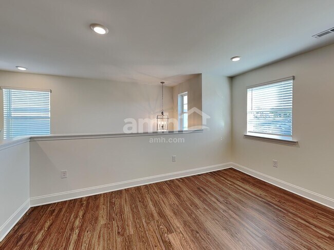 Building Photo - 106 Larragan Dr