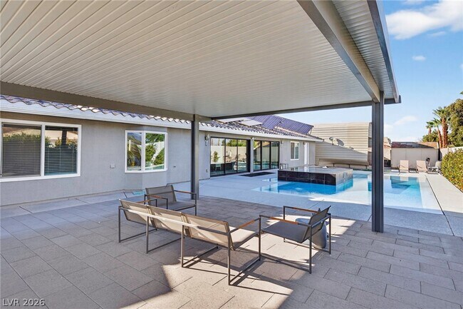 Building Photo - 363 E Robindale Rd