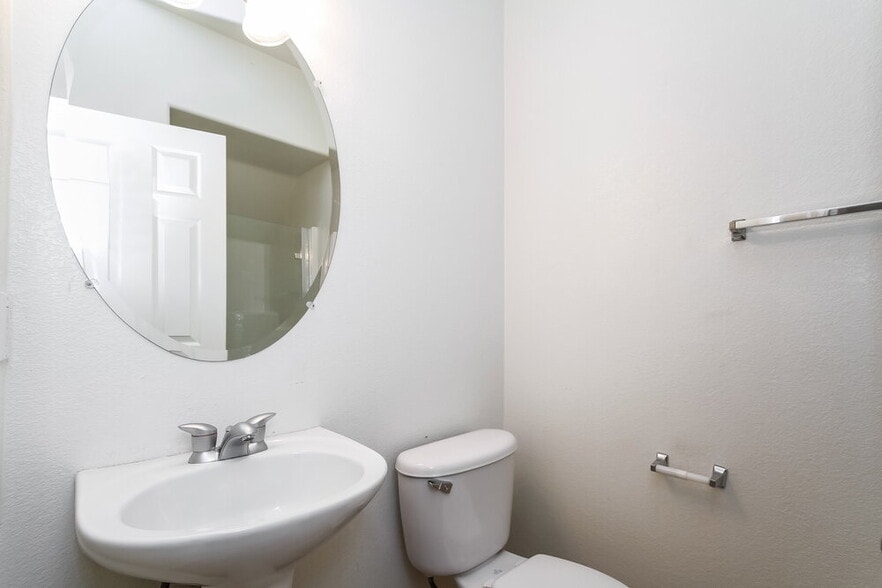 Building Photo - 9841 N Fast Elk St