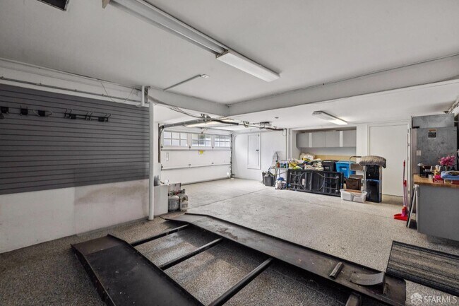 Building Photo - 2336 Broadway