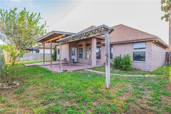 Building Photo - 3818 Oregon Dr