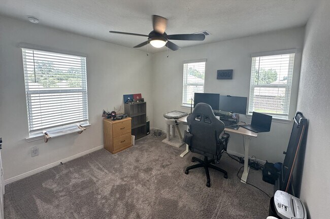 Building Photo - 5027 Hickory Deer Ln