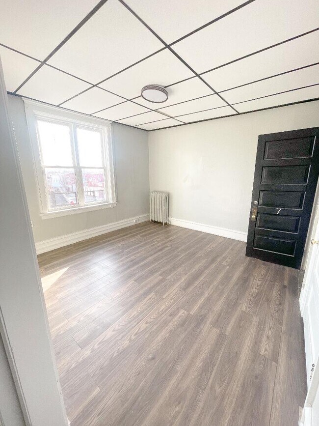 Primary Photo - 601 Main St