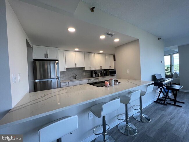 Building Photo - 1530 Key Blvd