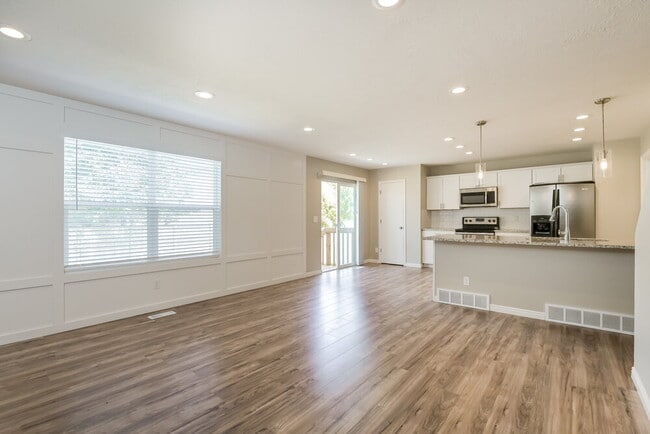 Building Photo - 827 Flint St